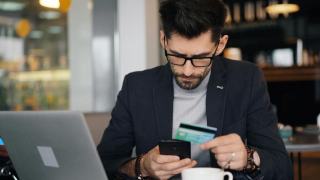 Banque en ligne France : comparatif des meilleures offres 2025