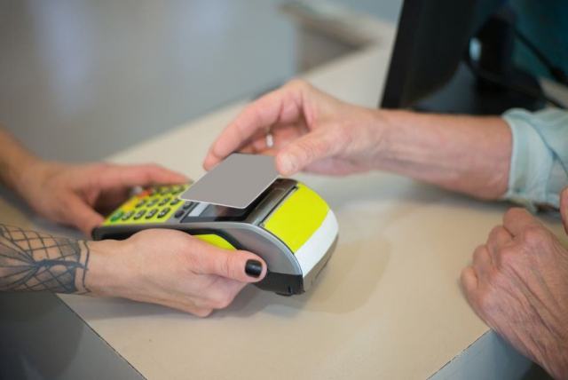 Carte bancaire bloquée en voyage, pourquoi la banque coupe et comment la réactiver Carte bancaire bloquée en voyage, pourquoi la banque coupe et comment la réactiver